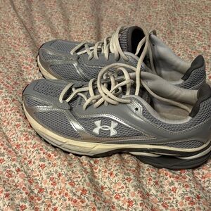 Under Armour Silver and Black Athletic Shoes men’s 9 women’s 10.5